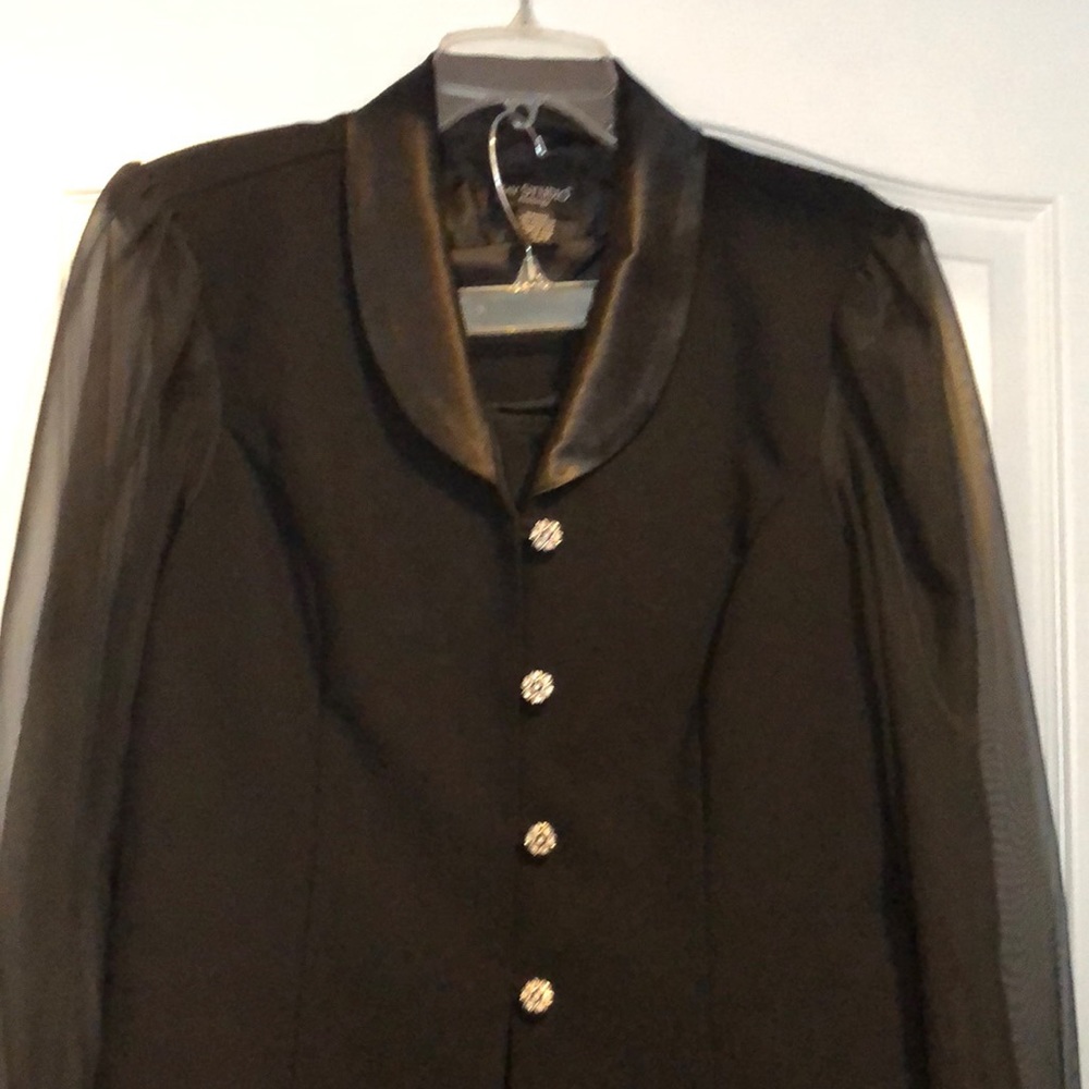 NWOT Formal 2 piece blouse & skirt